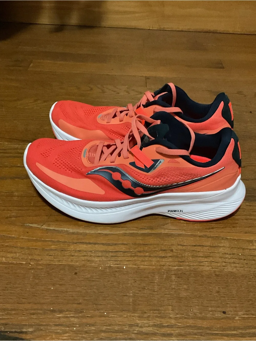 Saucony Guide 15 Orange. Running Sneakers. In New Condition. Women’s 9.